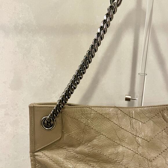 SAINT LAURENT Niki Large YSL Shopper Tote Bag in Crinkled Leather Light Taupe - Picture 3 of 16